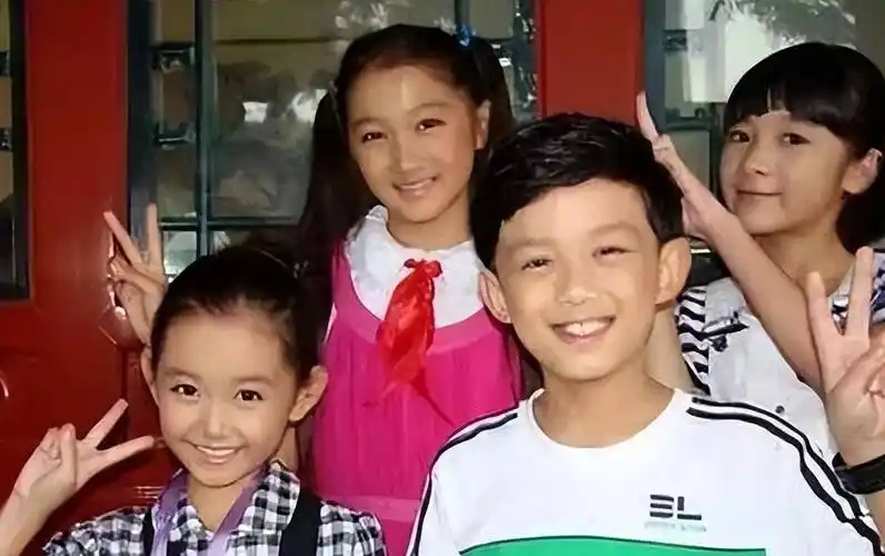 吴磊,蒋依依,关晓彤查了一下,吴磊身高182 cm!