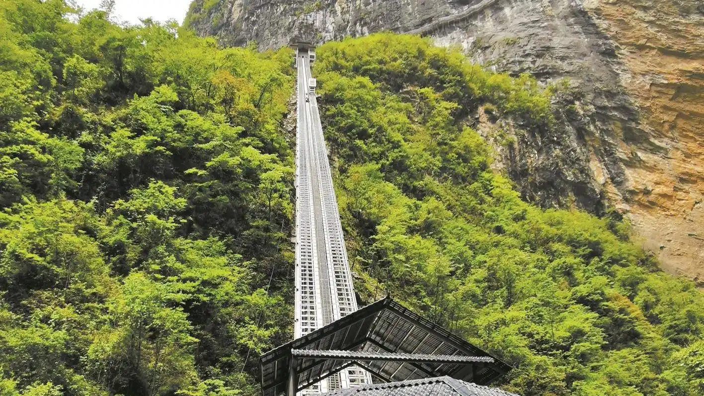 全球最长斜行电梯:长380米高300米耗资7300多万,就在湖北恩施