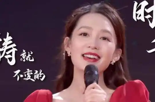 徐璐现身央视,与佟丽娅,孙怡同台比美,网友却都在看30岁李沁_节目