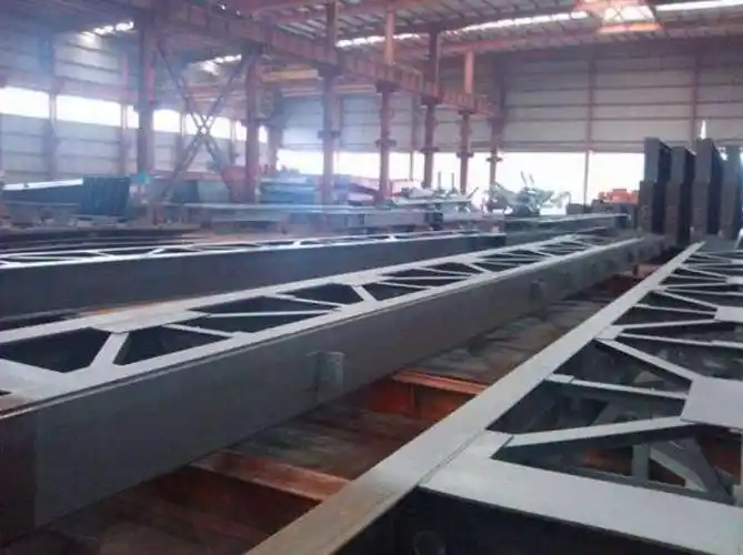 格构柱用作压弯构件,多用于厂房框架柱和独立柱,截面一般为型钢或钢板