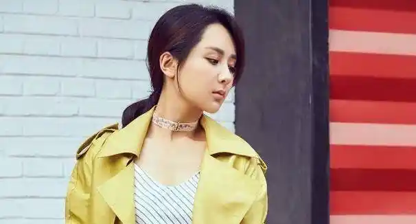 杨紫陪马思纯抵抗抑郁症,被张雪迎背刺一刀,后因肖战成人生赢家_发展