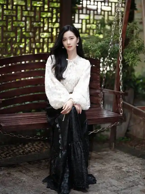 刘诗诗晒初秋极简风写真竹叶点缀显古典清韵