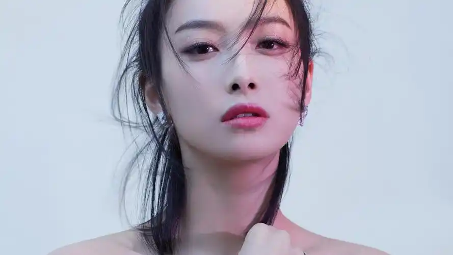 宋茜黑色蝴蝶结上衣俏皮灵动写真