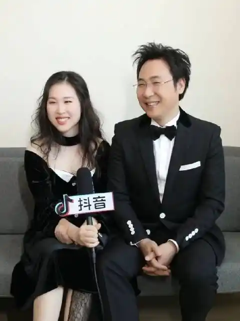 这对父女@廖昌永@廖敏冲太可爱啦!#为歌而赞#幕后花絮@廖昌永歌友