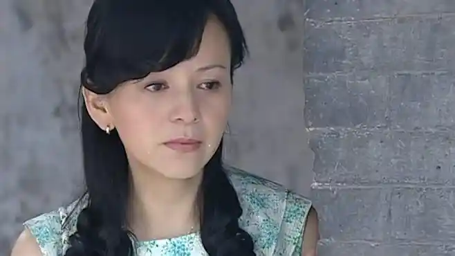 笑着活下去:亲妈偷偷看弃女,女儿竟在干这种农活,当场泪崩!