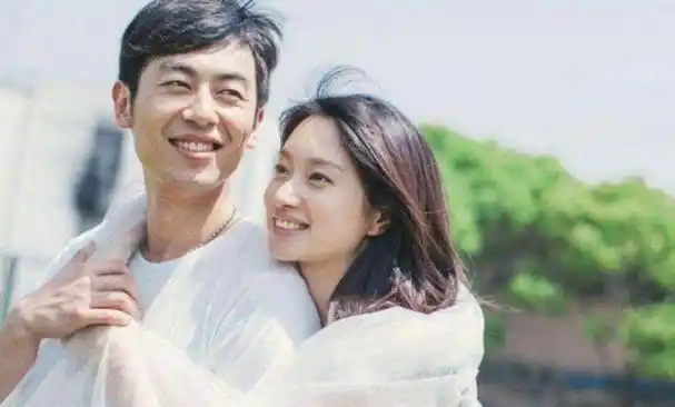 沈佳妮体操运动员跨界当演员30岁嫁29岁朱亚文生两女被当成宝