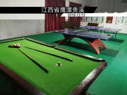 职工之家地面铺设了塑胶地板,改善活动室内环境