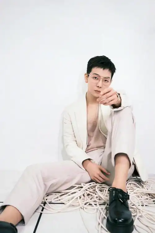 就是说糊坛帅哥之一胡夏怎么可以没有颜值楼