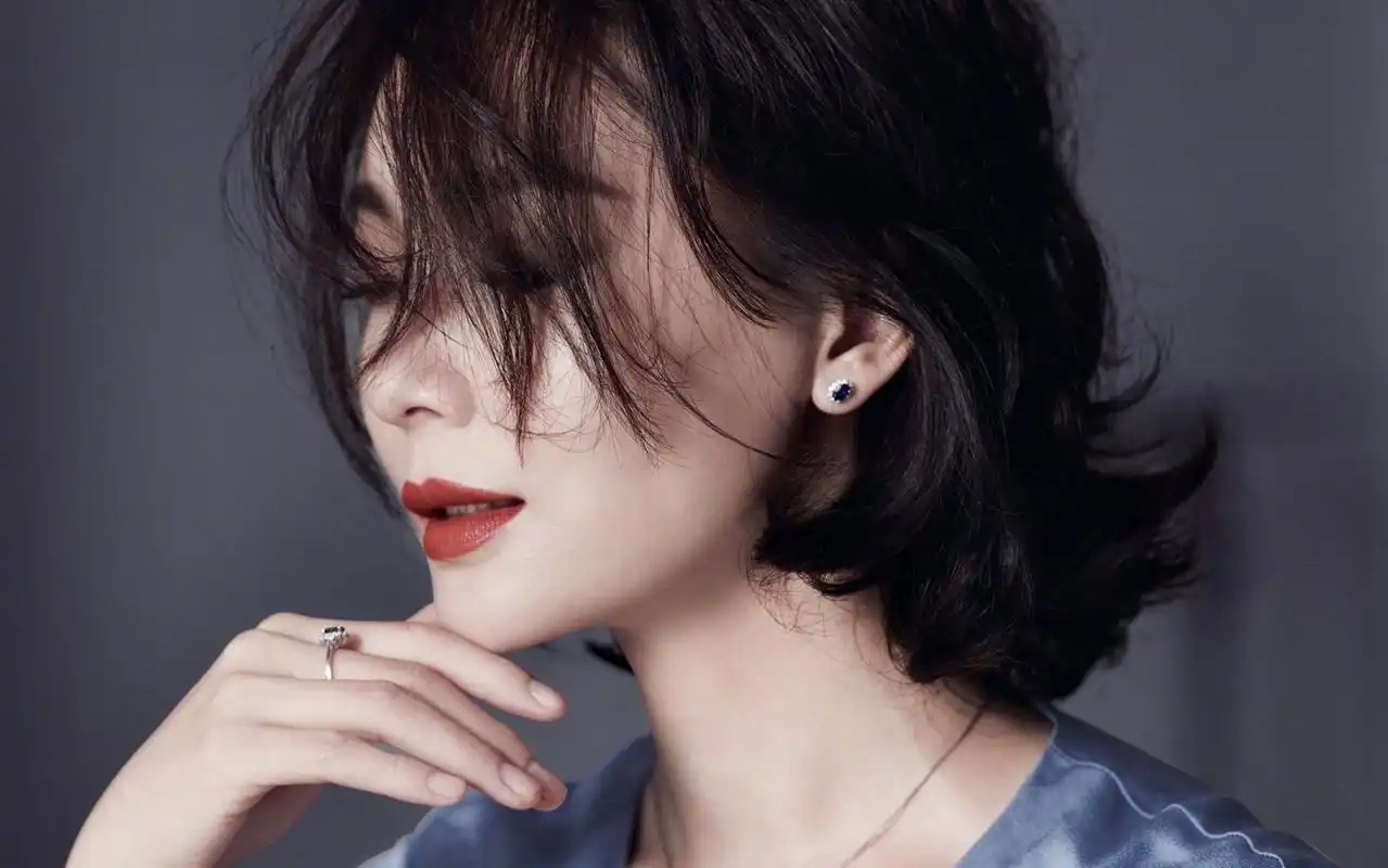 陈数优雅知性写真桌面壁纸