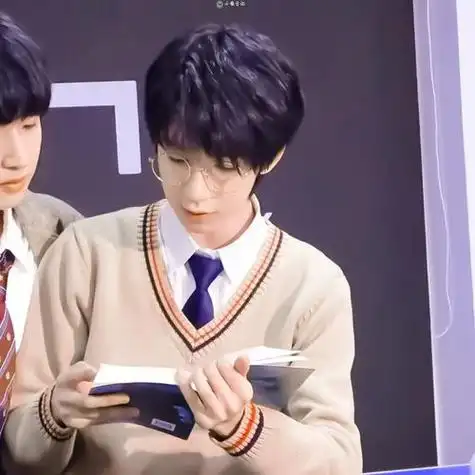 严浩翔贺峻霖情侣头像半身照 情侣头像图片大全 -【爱个性】