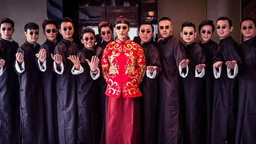 娱乐 滚动 > 史上最帅伴郎团成员看着都养眼!黄晓明伴郎最有钱!