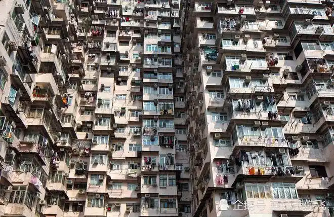 香港穷人区是什么样子的一墙之隔简直是天堂地狱