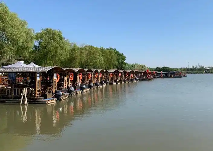 沙家浜芦苇荡风景区位于明媚秀丽的江苏省常熟市阳澄湖畔,国家5a级