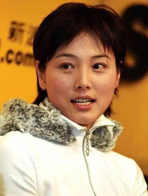 演员张延:嫁大5岁香港丈夫,婚后生一女,如今女儿比她还漂亮_金城_工作