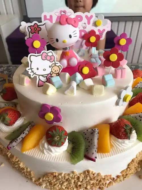 漂亮的蛋糕蕴含着满满的爱