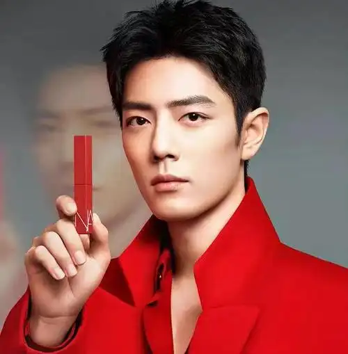 前几天新款口红上市,品牌代言人肖战也拍摄了全新的广告片,并登上了