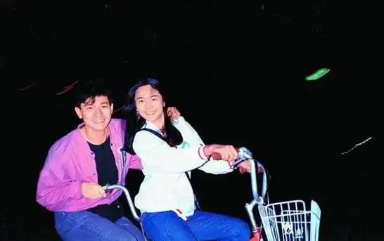 喻可欣和刘德华签过婚书分手后曝其私密事37年还没放下