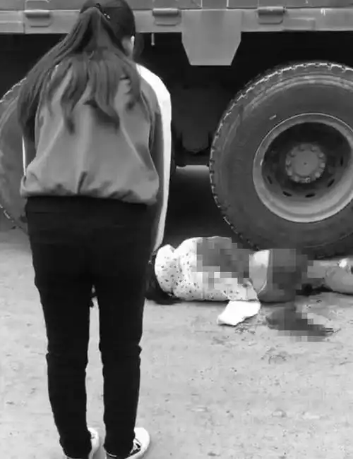 路交汇处发生车祸受伤的初中女孩黄家璐于12月21日下午18时许不幸去世