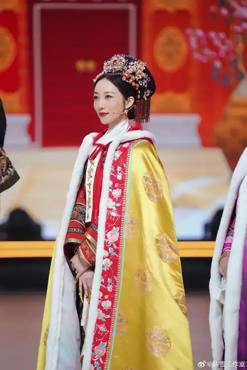 韩雪超话7615#韩雪版皇后着实优雅#"姐,接一部清宫戏吧!