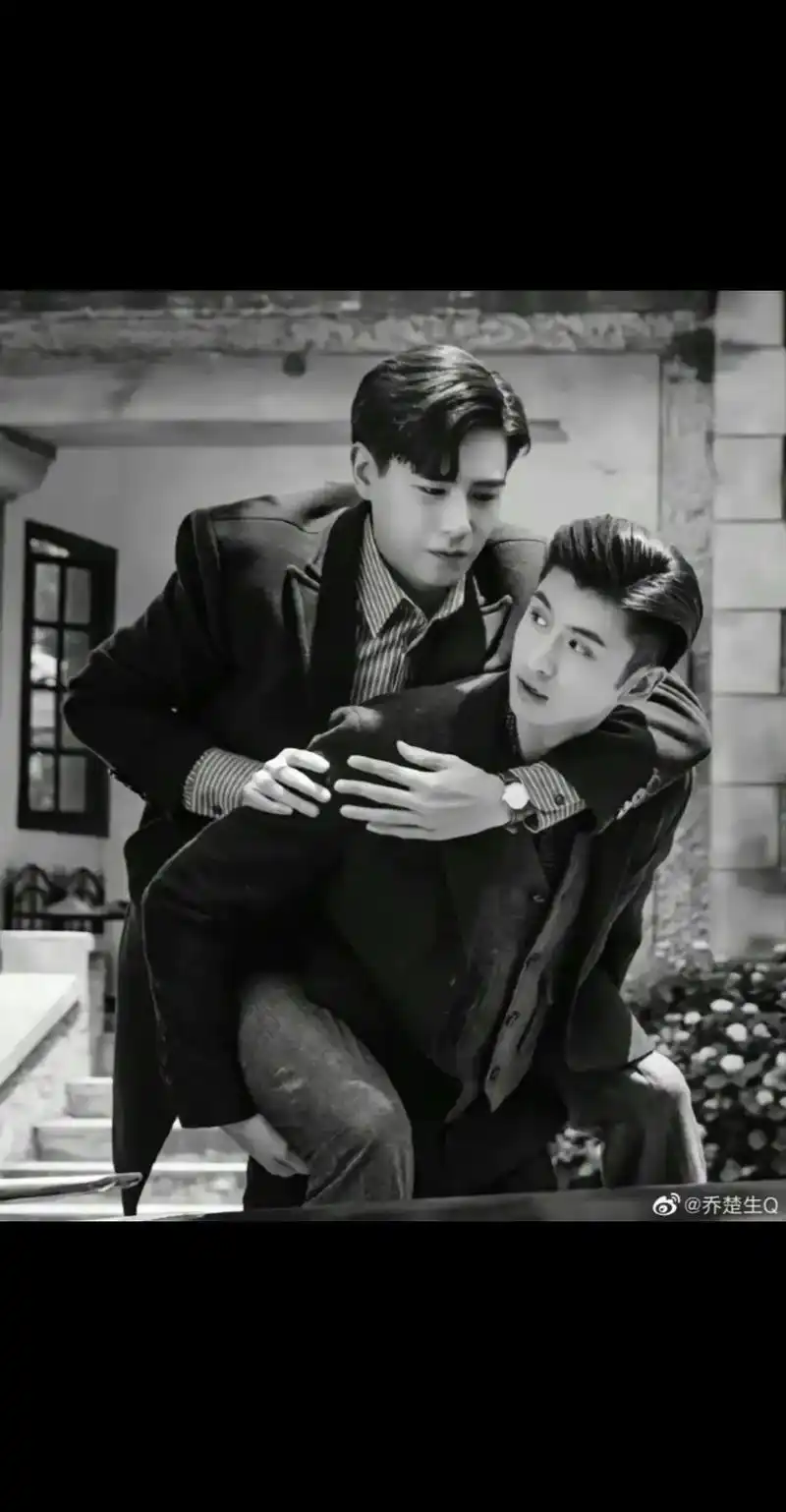 或许他们在平行时空也很幸福.#胡一天张云龙 #照片里的他们  - 抖音