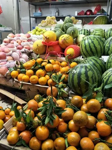 水果架子上花花绿绿一大堆!