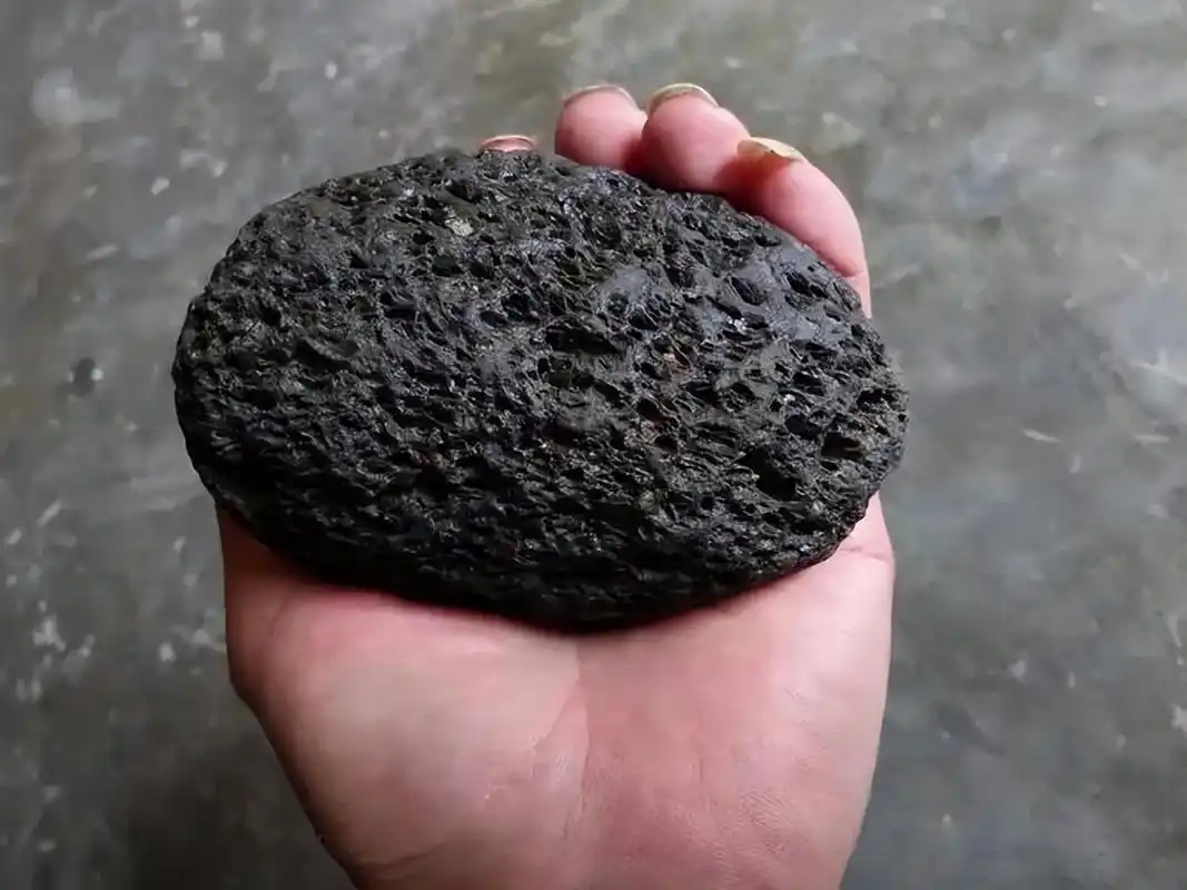 在国外,一克一般陨石的拍卖价大概就在100万美元左右,如果是来自于