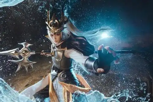 王者荣耀韩信白龙吟cos女版韩信英气飒爽