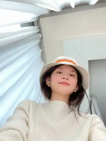 林思意超话听说我们可以下楼走走的消息,垂死病中惊坐起…脚刚要踏