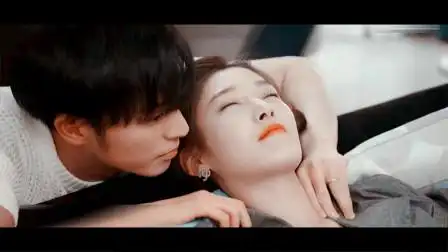 【霸道总裁和小娇妻的甜蜜日常】沙发上捏肩,额头吻,吃醋,甜到炸