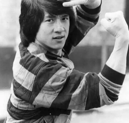 明星整容前后对比,成龙最意外,甜馨最像李小璐,戚薇女儿绝了_双眼皮