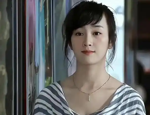 张檬这位女演员,其长相在圈内也算是甜美清纯的,曾经出演过《夏家三千