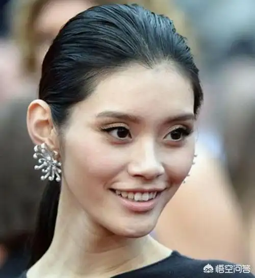 悬针纹自己消除方法,颈纹很明显,有什么办法能祛除?