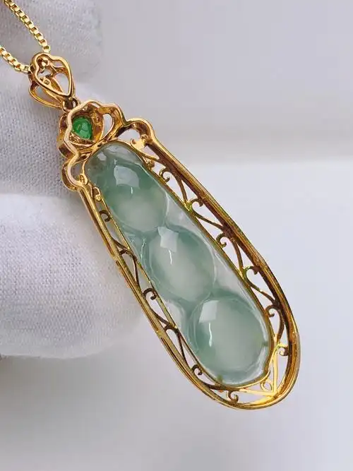 18k金镶嵌 冰透晴底福豆翡翠吊坠