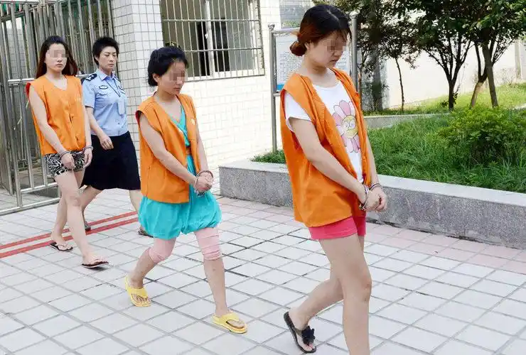 在校女大学生扮"酒托"行骗被查