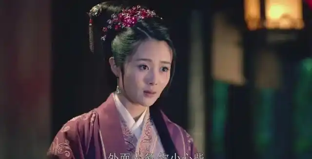 据悉,李光洁的妻子隋雨蒙毕业于中戏,是李光洁的师妹,两人刚好相差10