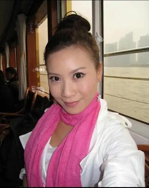 房海燕干了二十多年主持被传还是合同工