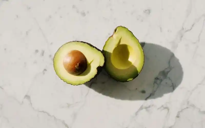 切半的美味牛油果,高清壁纸图片,水果蔬菜-回车桌面