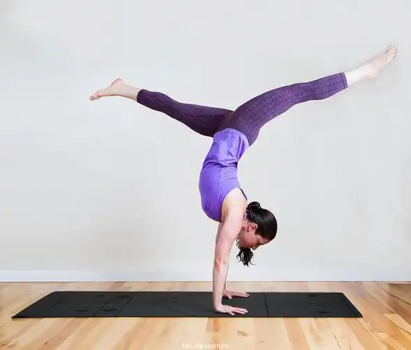 进阶体式——手倒立