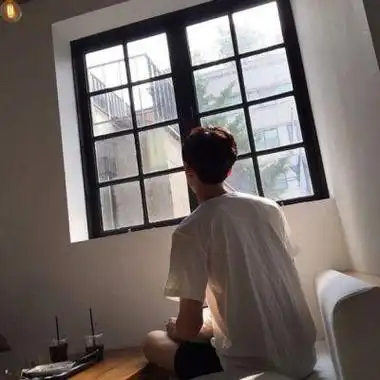 背影头像男生孤独高清夕阳下男生背影孤独图片大图片