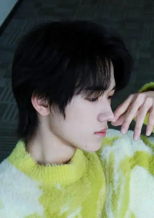 v力量##说给宋亚轩的晚安心语#一些优越的侧脸系列@时代少年团-宋亚轩