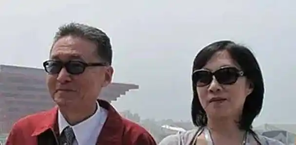 原创王小屯与李敖恋爱被学校得知系主任损害文化大学的形象和声誉