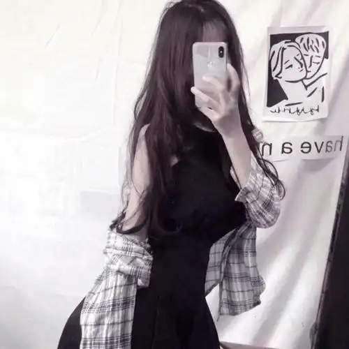 手机挡脸女生头像