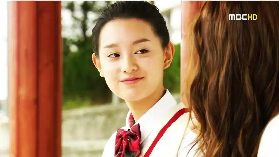 求金智媛的短腿反击的高清大图,其他也行!拜托了