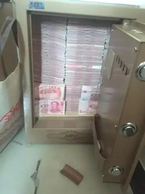 百亿网络赌博案侦破细节嫌疑人家中现金成摞豪车成排