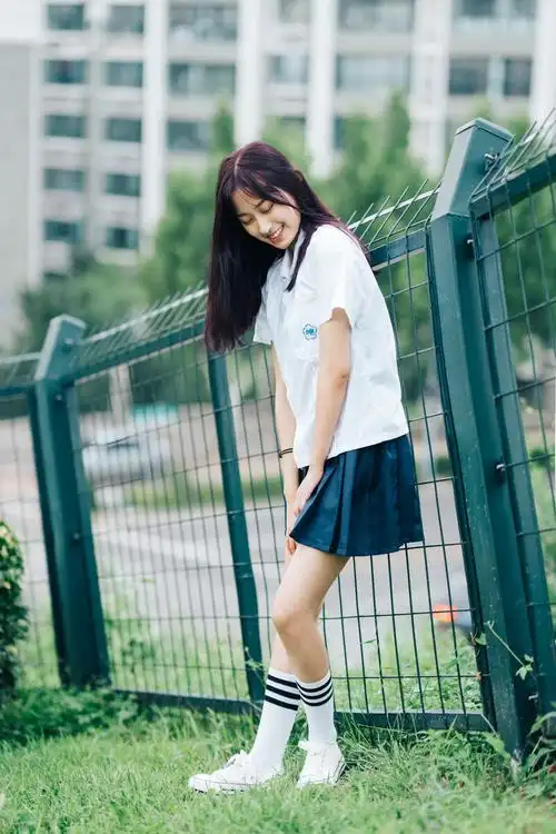 可爱的校服女生