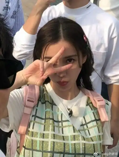 剪刀手##杨颖angelababy