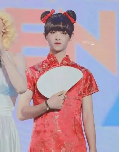 ninepercent成员集体变装朱正廷化身梦露最爱的还是公主