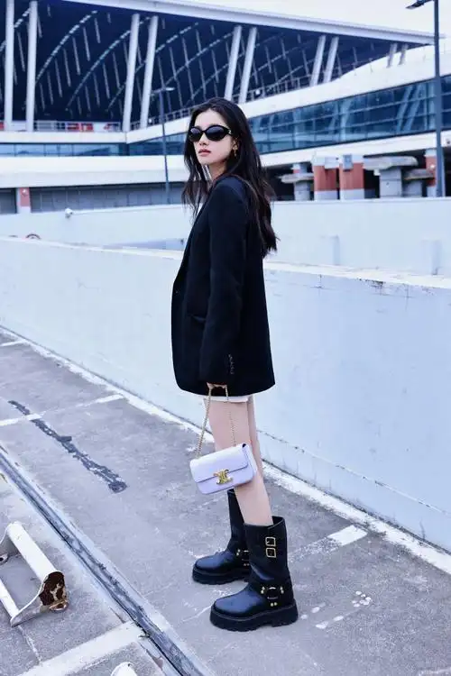 张婧仪黑西装墨镜造型##张婧仪出发戛纳机场照