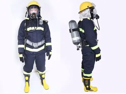 灭火时, 消防员应穿其他个人防护装备以保护身体的其他部位,如脚, 手