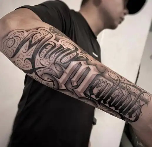 上海由龙纹身分享 小手臂花体字纹身图案